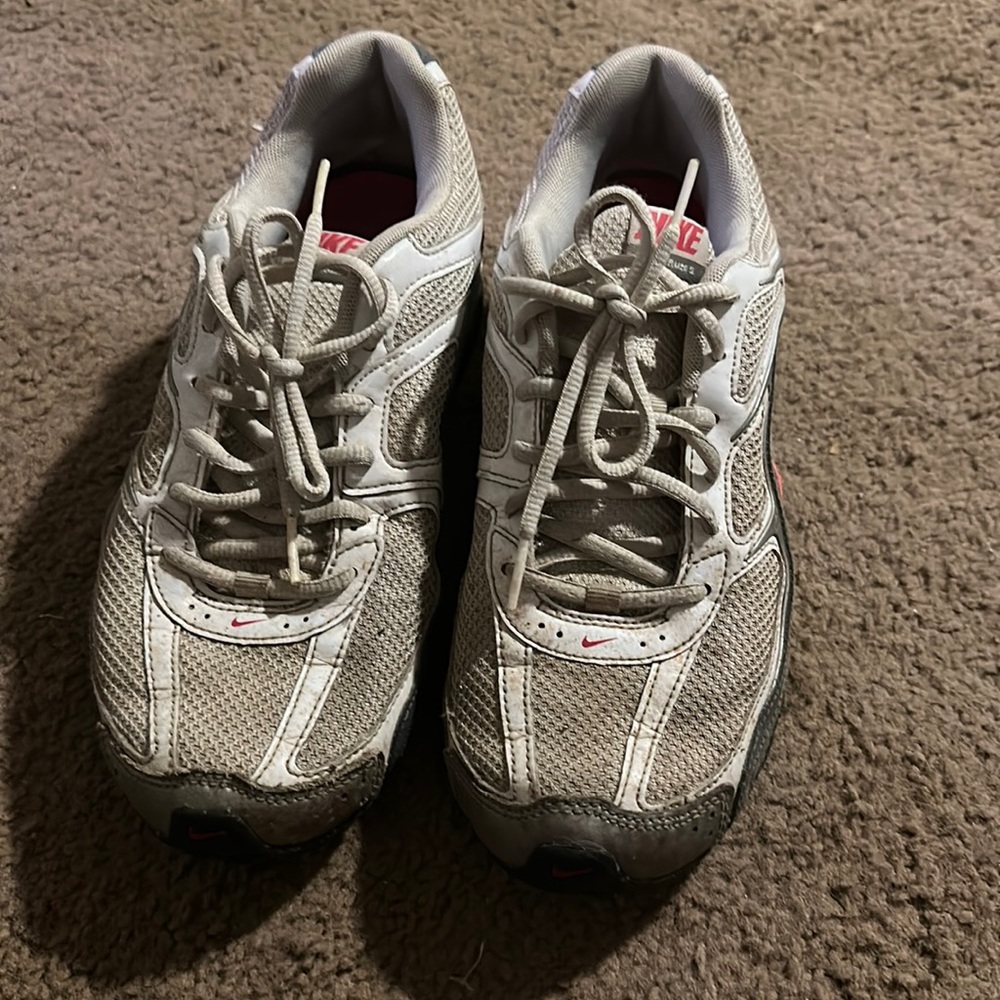 Nike reax tennis shoes